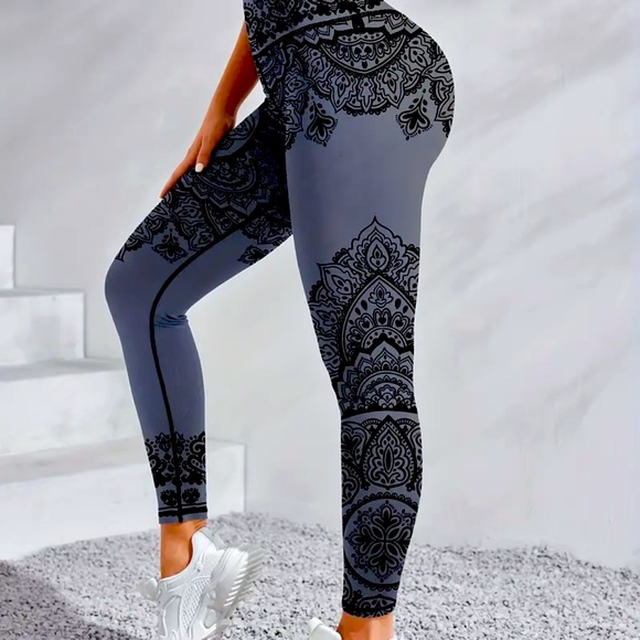 Elegant Gray Patterned Women's Leggings - Picture 1 of 2